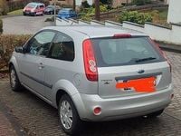 Gebraucht Ford Fiesta Style 60 PS (44 kW) 2007 Silber Kleinwagen