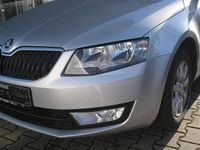 Gebraucht Skoda Octavia Ambition 105 PS (77 kW) 2014 Brilliantsilver Limousine