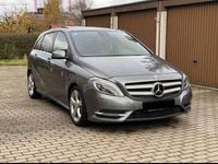 Gebraucht Mercedes B220 170 PS (125 kW) 2014 Grau Kleinwagen