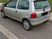 Second-hand Renault Twingo 75 CP (55 kW) 2001 Gri Hatchback