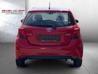 Gebraucht Toyota Yaris Basis 99 PS (72 kW) 2016 Vulcanorot Limousine