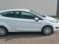Gebraucht Ford Fiesta 80 PS (58 kW) 2013 Weiß Kleinwagen