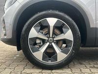 Neu Volvo XC40 Plus 163 PS (119 kW) 2025 Silber SUV