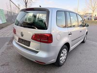 Gebraucht VW Touran Trendline 105 PS (77 kW) 2012 Silber Van / Kleinbus