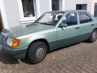 Gebraucht Mercedes E230 132 PS (97 kW) 1990 Grün Limousine