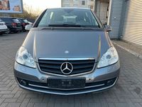 Gebraucht Mercedes A180 116 PS (85 kW) 2011 Mountaingrau Limousine