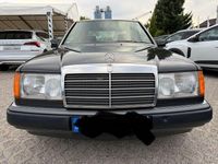 Gebraucht Mercedes E260 160 PS (117 kW) 1991 Schwarz Limousine