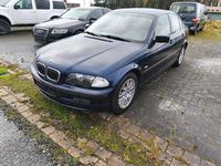 Gebraucht BMW 320 170 PS (125 kW) 2001 Blau Limousine