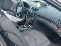 Gebraucht Mercedes E220 150 PS (110 kW) 2005 Gold Kombi