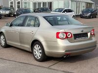 Gebraucht VW Jetta Comfortline 170 PS (125 kW) 2006 Wheat beige metallic Limousine