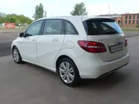 Gebraucht Mercedes B180 109 PS (80 kW) 2015 Weiß Van / Kleinbus