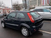 Gebraucht Ford Fiesta 95 PS (69 kW) 2007 Blau Kleinwagen