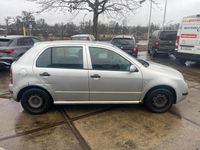 Second-hand Skoda Fabia 101 CP (74 kW) 2004 Argintiu Berlinǎ