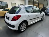 Gebraucht Peugeot 207 Tendance 95 PS (69 kW) 2009 Blanc banquise Limousine