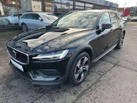 Gebraucht Volvo V60 CC Plus 197 PS (144 kW) 2023 Onyx black Kombi