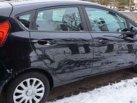 Gebraucht Ford Fiesta Trend 82 PS (60 kW) 2014 Pantherschwarz metallic Kleinwagen