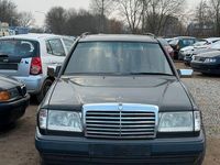Gebraucht Mercedes E230 132 PS (97 kW) 1991 Schwarz Limousine