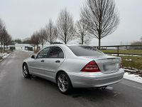 Gebraucht Mercedes 220 150 PS (110 kW) 2004 Silber Limousine