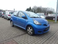Gebraucht Toyota Aygo Basis 68 PS (50 kW) 2009 Blau Kleinwagen