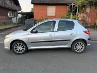 Gebraucht Peugeot 206 73 PS (53 kW) 2010 Silber Limousine