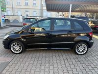 Gebraucht Mercedes B180 116 PS (85 kW) 2010 Kosmosschwarz Van / Kleinbus