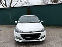 Gebraucht Hyundai i20 75 PS (55 kW) 2017 Weiß Limousine