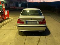 Second-hand BMW 318 143 CP (105 kW) 2002 Argintiu Berlinǎ