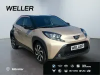 Gebraucht Toyota Aygo 72 PS (52 kW) 2023 Ginger beige / black mica Kleinwagen