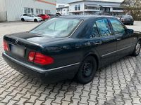 Second-hand Mercedes E320 220 CP (161 kW) 1996 Berlinǎ