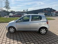 Gebraucht Toyota Yaris Sol 87 PS (63 kW) 2004 Silber Limousine