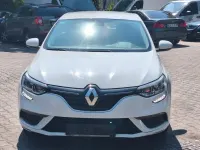 Gebraucht Renault Mégane IV Play 101 PS (74 kW) 2017 Weiß Limousine