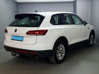 Gebraucht VW Touareg Basis 231 PS (169 kW) 2022 Pure white SUV
