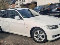 Gebraucht BMW 318 143 PS (105 kW) 2011 Weiß Kombi