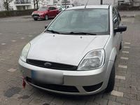 Gebraucht Ford Fiesta 69 PS (50 kW) 2005 Grau Kleinwagen