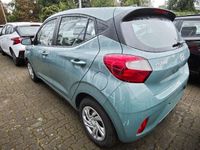 Neu Hyundai i10 Select 63 PS (46 kW) 2025 Mangrove green / mic Kleinwagen