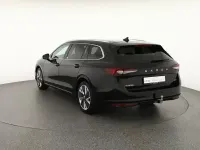 Używany Skoda Superb Selection 193 KM (141 kW) 2024 Czarny Kombi