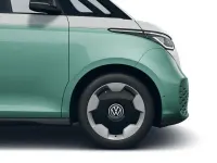 Gebraucht VW ID. Buzz Pro 210 kW (286 PS) 2025 Candyweiß / bay leaf green me Van / Kleinbus