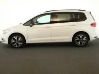 Gebraucht VW Touran Highline 150 PS (110 kW) 2023 Oryxweiss perlmutteffekt Van / Kleinbus