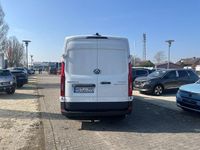 Second-hand Maxus V90 147 CP (108 kW) 2024 Alb Van