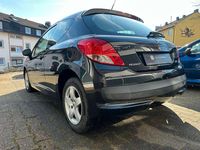Gebraucht Peugeot 207 Tendance 73 PS (53 kW) 2011 Schwarz Kleinwagen