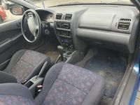 Usado Mazda 323F 75 HP (55 kW) 2000 Azul Citadino