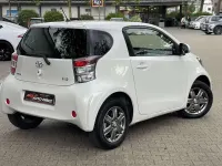 Gebraucht Toyota iQ Basis 68 PS (50 kW) 2011 Weiß Kleinwagen