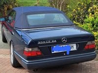 Gebraucht Mercedes E300 220 PS (161 kW) 1993 Blau Cabrio