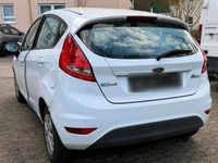 Gebraucht Ford Fiesta 95 PS (69 kW) 2010 Weiß Kleinwagen