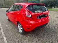 Gebraucht Ford Fiesta 70 PS (51 kW) 2015 Rot Limousine
