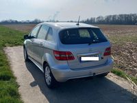 Gebraucht Mercedes B150 95 PS (69 kW) 2009 Silber Van / Kleinbus