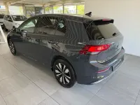 Gebraucht VW Golf VIII Move 110 PS (80 kW) 2024 Uranograu/cinza urano Limousine