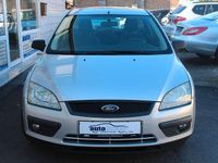 Gebraucht Ford Focus Trend 101 PS (74 kW) 2005 Silber Limousine