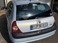 Gebraucht Renault Clio II 90 PS (66 kW) 2004 Silber Kleinwagen