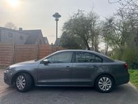 Gebraucht VW Jetta Comfortline 105 PS (77 kW) 2011 Grau Limousine